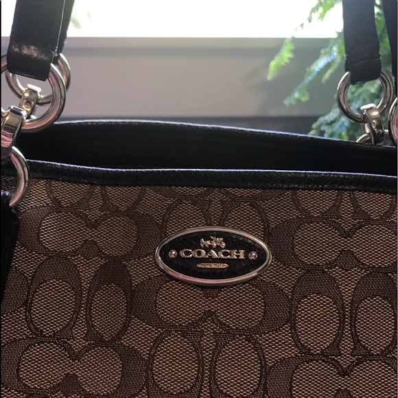 Coach Signature Bag - Picture 4 of 16